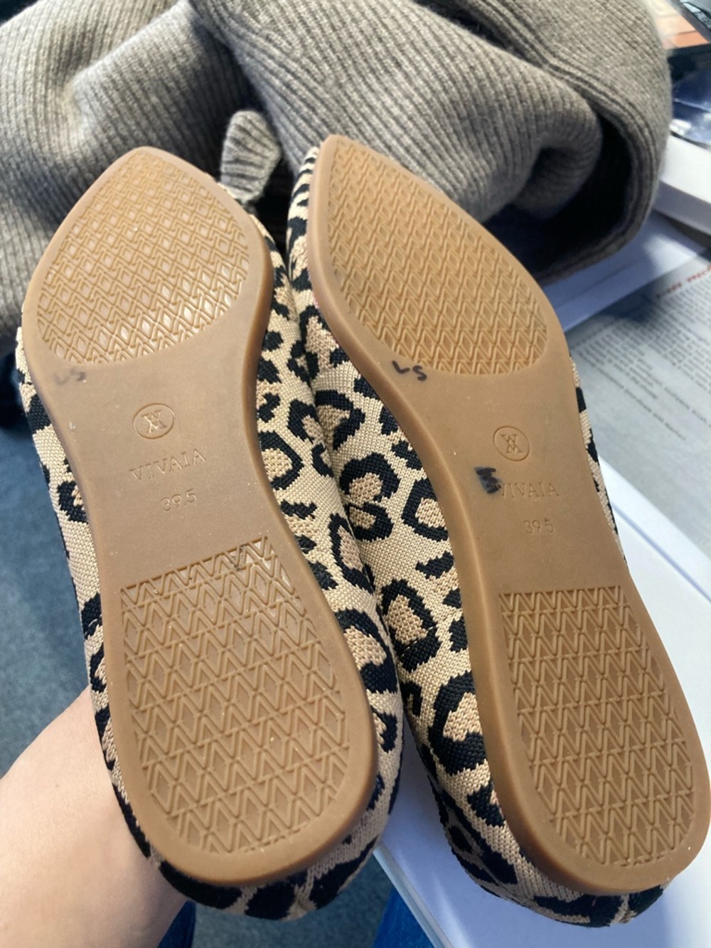 Like new US 8.5 Vivaia leopard pointed toe flats - Picture 4 of 9